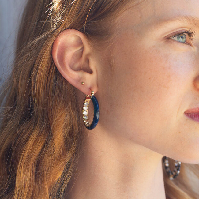 Day & Eve  Goudkleurige Oorbellen met een blauwe Vibe