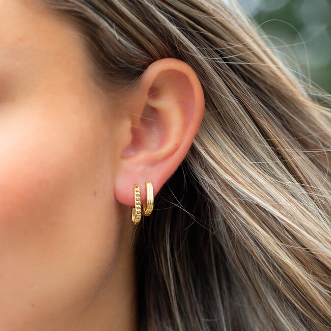 KARMA Goud rechthoek  oorbellen schakels of lijnen