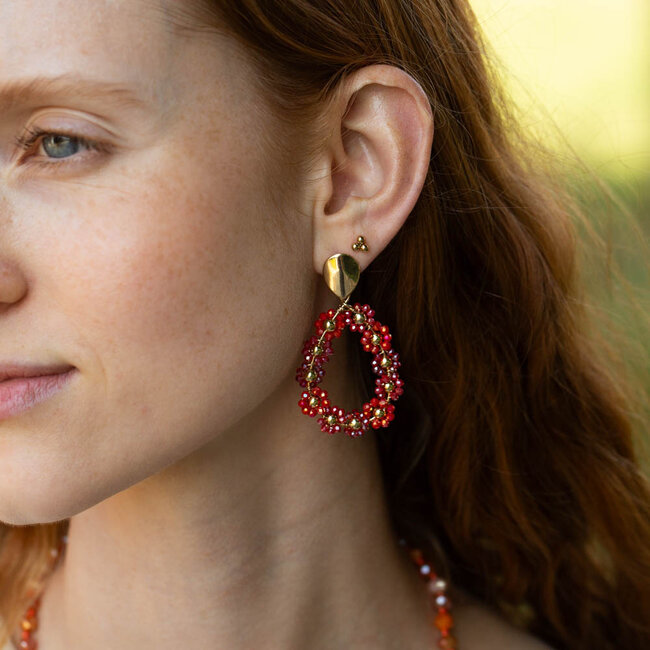 Biba Rode druppel oorbellen met bloemen