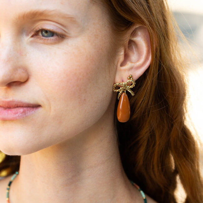 Goud  chic oorbellen met strik en bruine druppel
