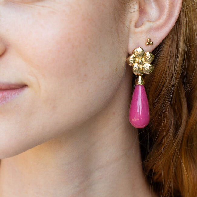 Biba Goud  trendy oorbellen met bloem en lange roze druppel