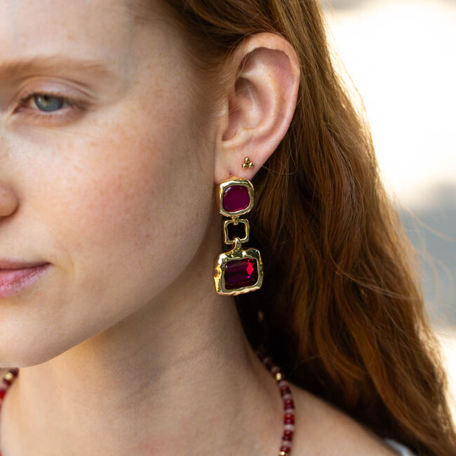 Biba Opvallende statement fuchsia roze vierkante oorbellen