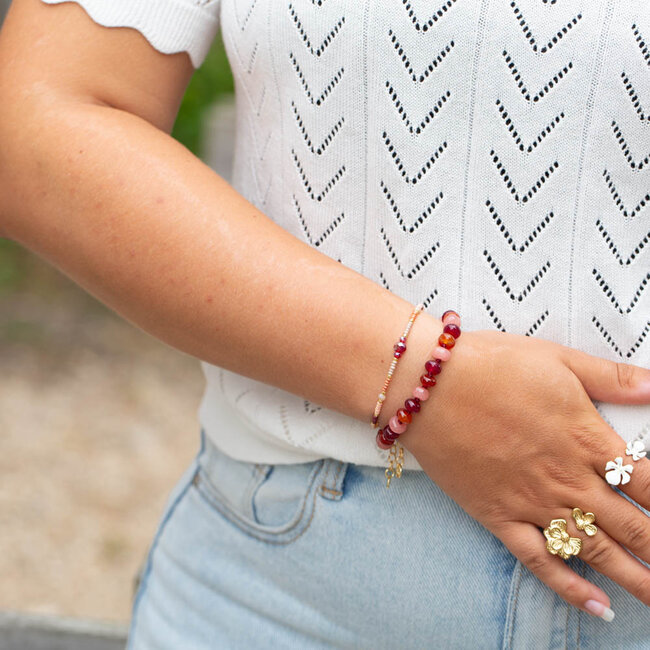 Biba Armband fijne kraaltjes of armband met rode natuursteen