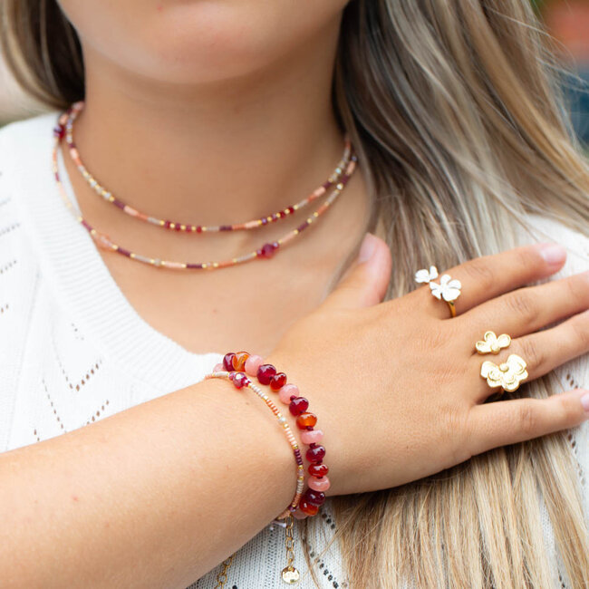 Biba Armband fijne kraaltjes of armband met rode natuursteen