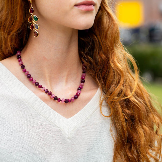 Roze met paars geknoopte natuursteen ketting
