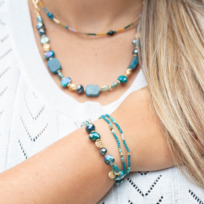 Donker turquoise blauwe kralen armband