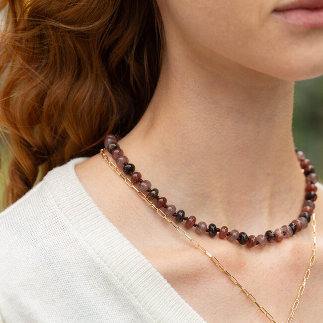 Biba Bruine geknoopte natuursteen of gouden munt ketting