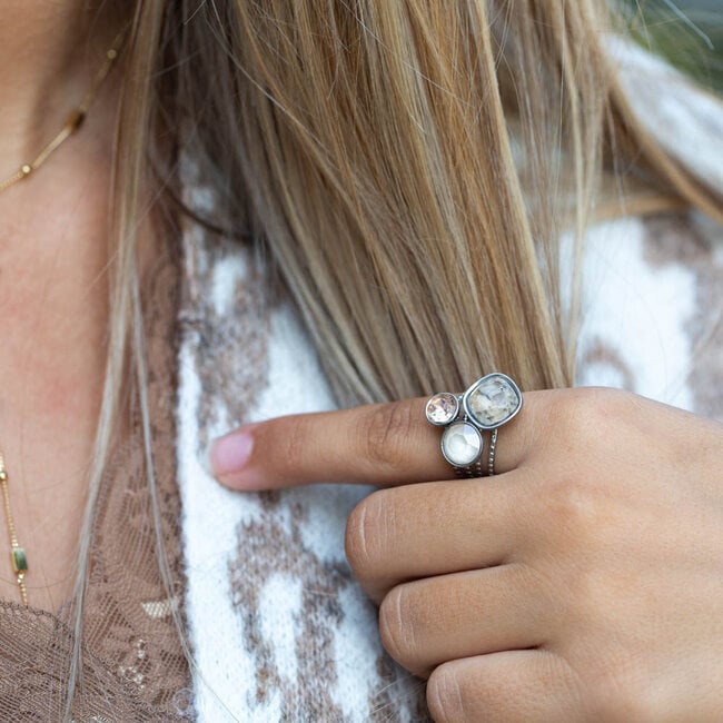 Opvallende zilver shiny nude beige ring