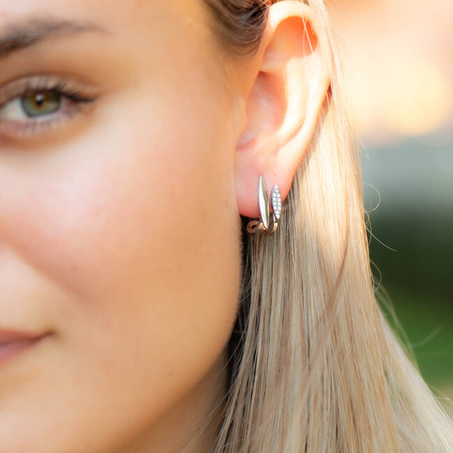 Zilver verrassend minimalistische dubbele oorbellen met glitter