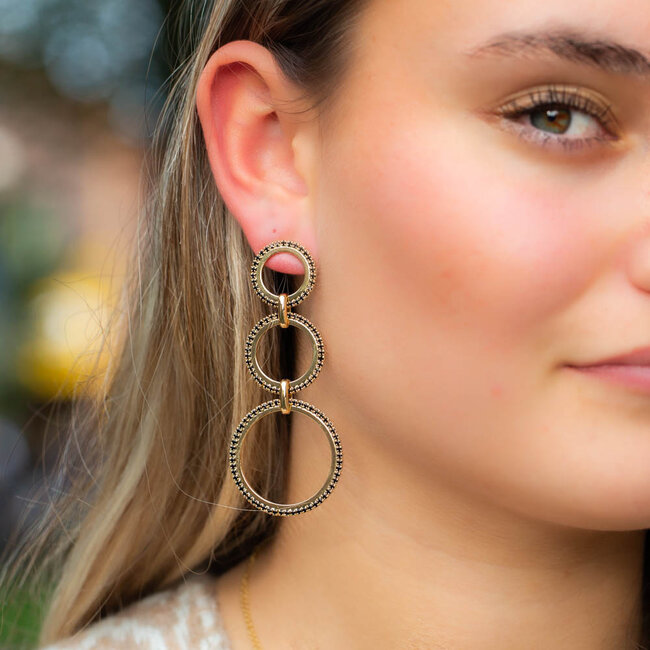 Biba Goud open cirkels met zwarte glitter oorbellen