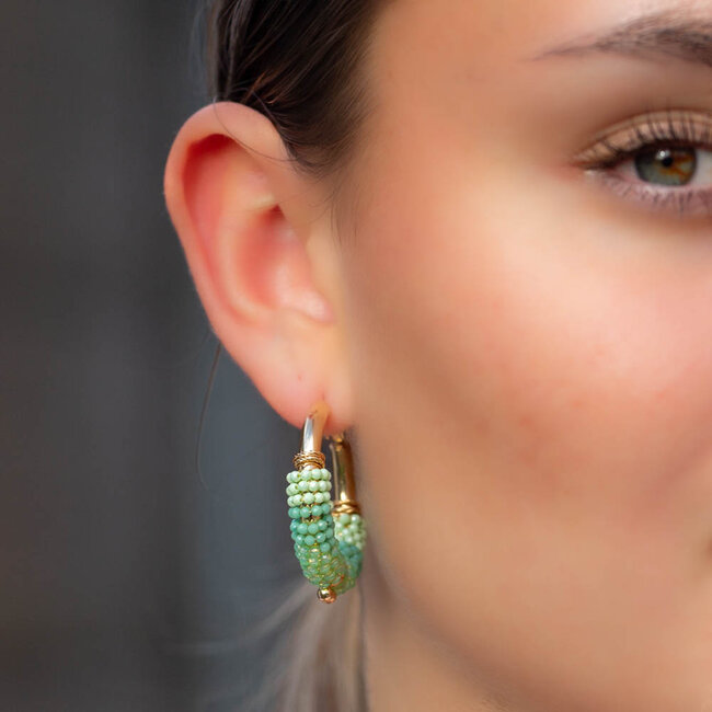 Biba Mintgroene creool oorringen met kleine kraaltjes