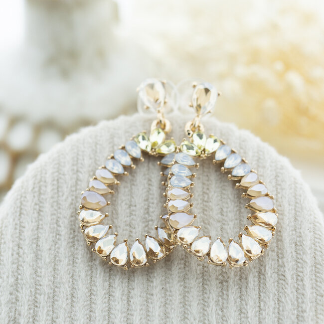 Day & Eve by Go Dutch Label Beige witte crystal glitter steentjes druppel of waaier oorbellen