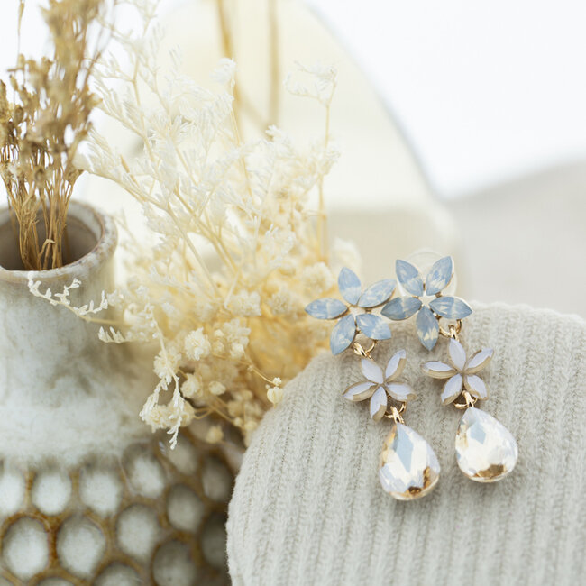 Day & Eve  Mint groene druppel vlinder of bloem oorbellen