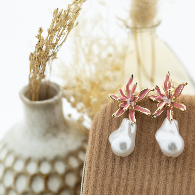 Day & Eve  Beach parel bloem oorbellen