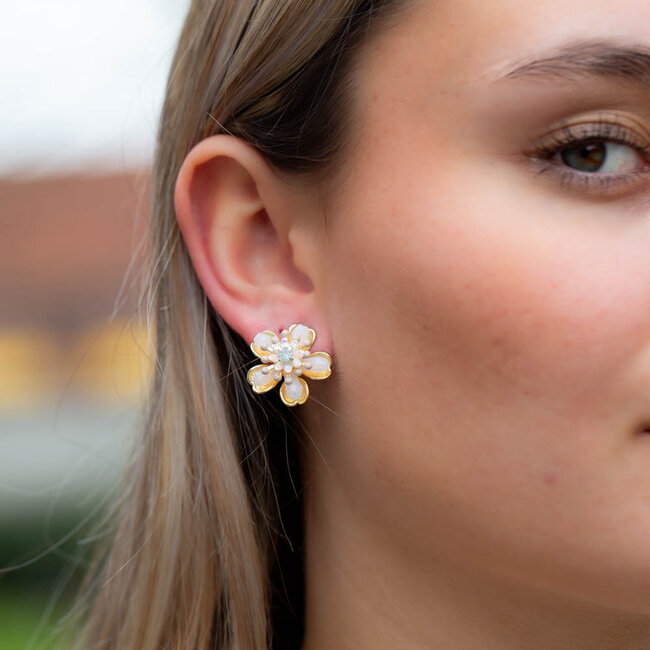 Day & Eve   Goud wit Bloemen oorbellen