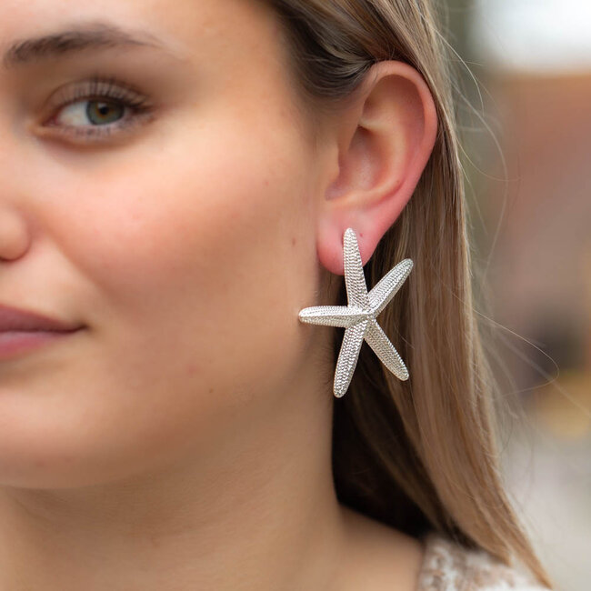 Zilver oorbel met grote zeester