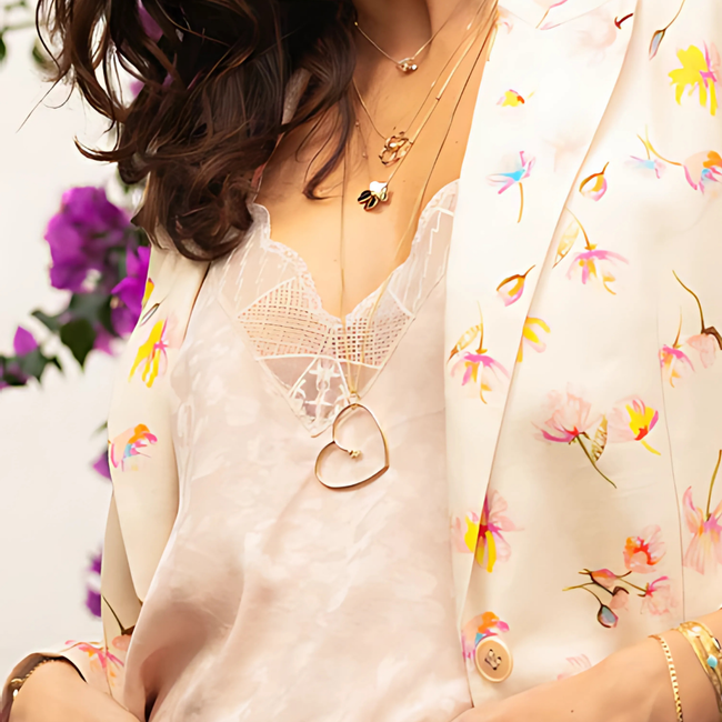 ZAG  Bijoux Groot hart, groot statement. Lange ketting met hart
