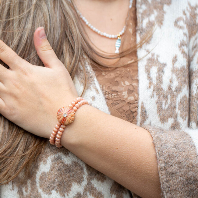 Armband in bruin en beige met schelp