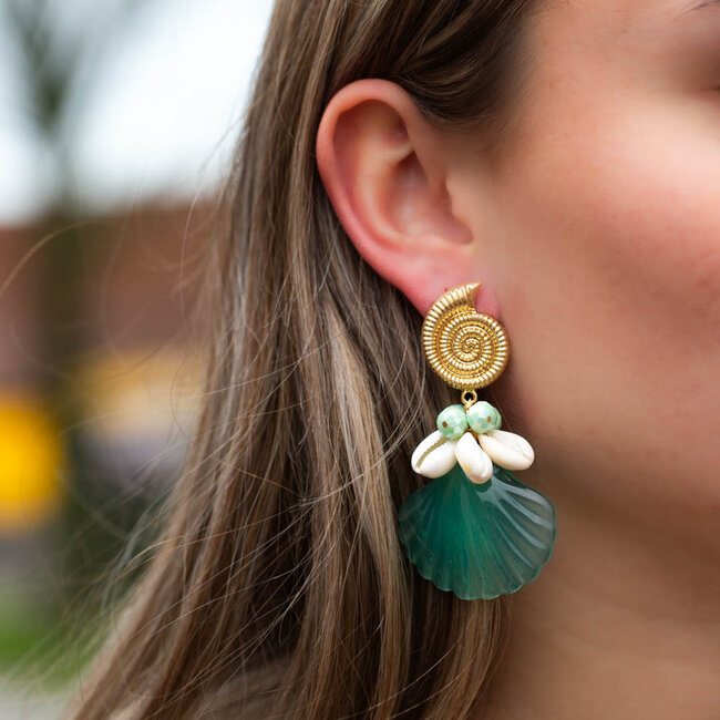 Matgoud luxe oorbellen met schelpen