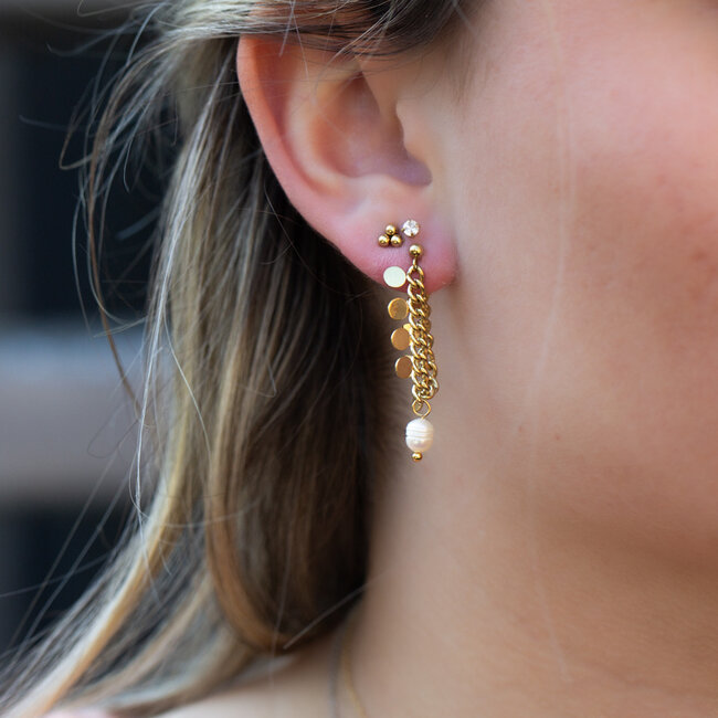 Oorbellen met ketting en witte parels en muntjes