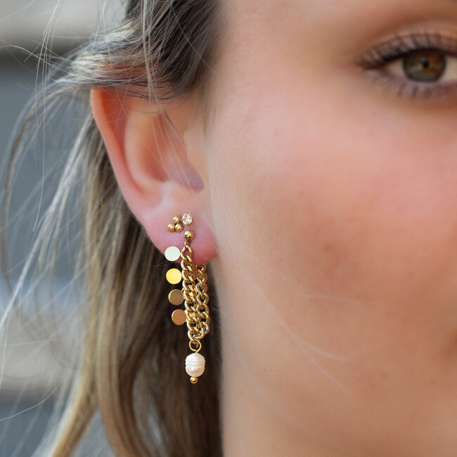 Oorbellen met ketting en witte parels en muntjes