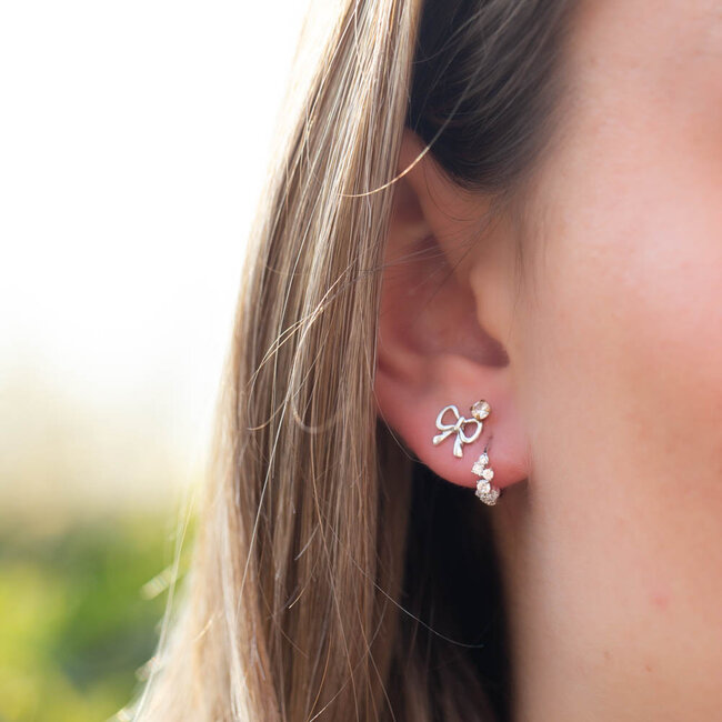 KARMA Zilver zirconia shiny oorbellen of strikjes
