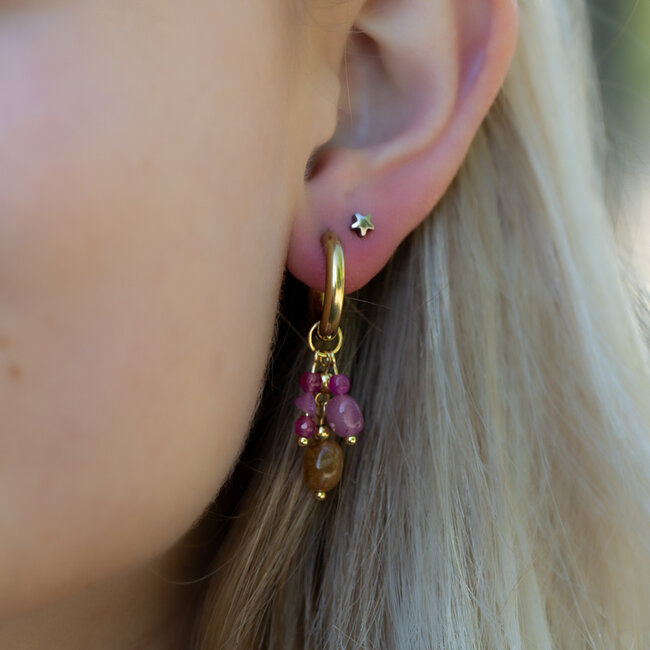 Beadle Oorbellen met donkerroze en bruine steentjes