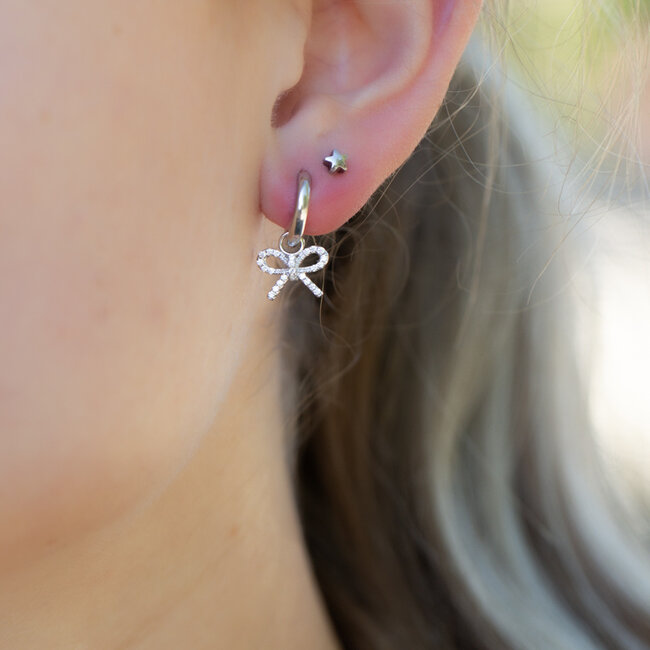 KARMA Zilver zirconia strik oorbellen