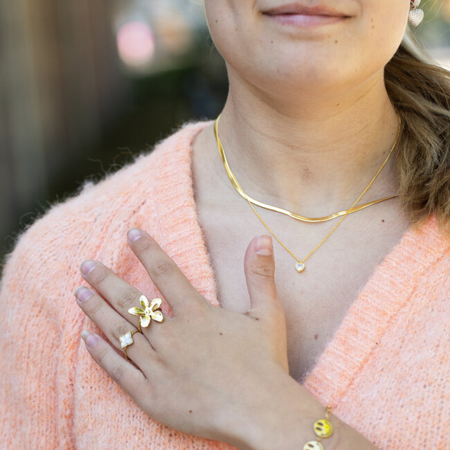 ZAG  Bijoux Stainless steel goud ring parelmoer klaver of bloem