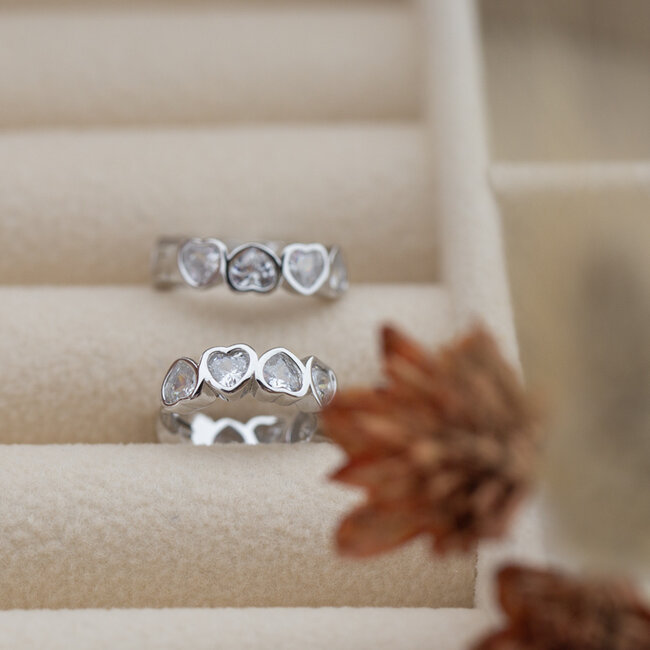 KARMA Echt zilver zirconia hart allover oorbellen