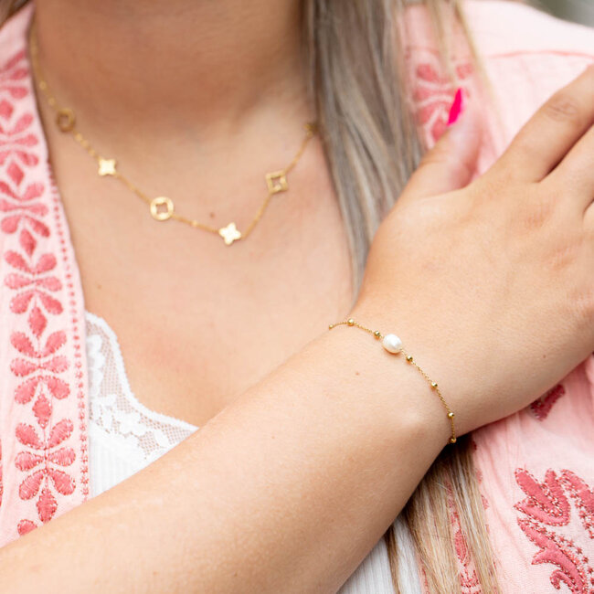 Goud bolletjes armband met witte parel