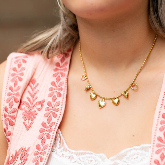 Alle you need is love hart ketting bedels