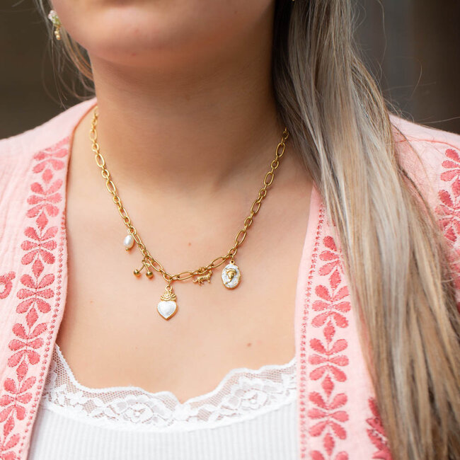 Goud schakelketting met parel bedels