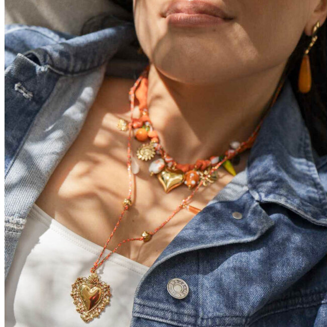 Lange oranje koord ketting met groot hart