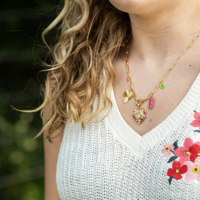 Ketting met verschillende kleurige  grote hart bedels
