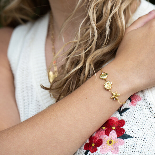 Beadle Armband goud met zee schelp bedels