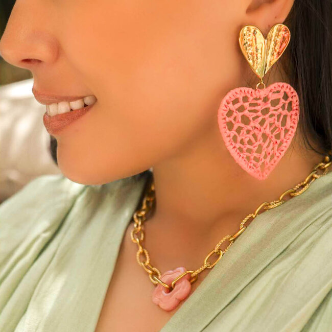 Vrolijke roze schakelketting of groter hart oorbellen