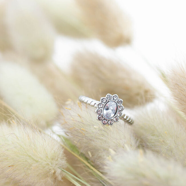 Beadle Klassieke zilver ring met crystal ovaal steen