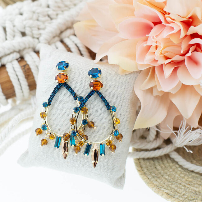 Boho by night druppel oorbellen met bedeltjes in warm bruin en blauw