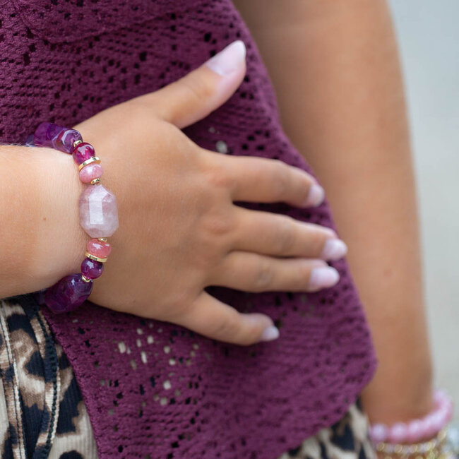 Paars roze armband met grote kralen in mooie kleurencombinatie
