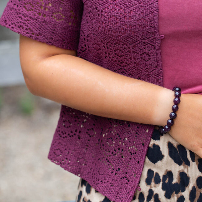 Donkerpaarse grote kralen stenen armband