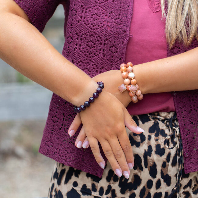 Donkerpaarse grote kralen stenen armband