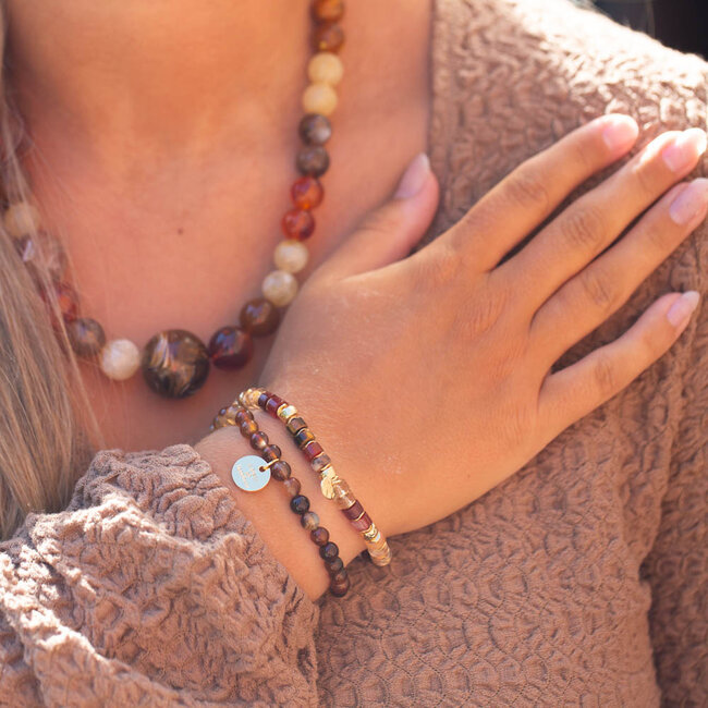Warm en cosy bruine natuursteen kralen armbanden