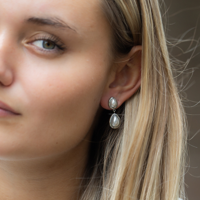 Ixxxi Zilver Caelia witte parel oorbellen