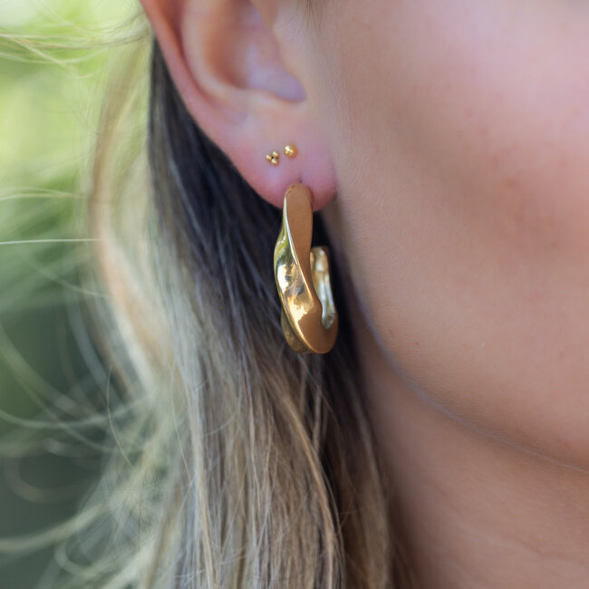 Beadle Tijdloze goudkleurige oorbellen