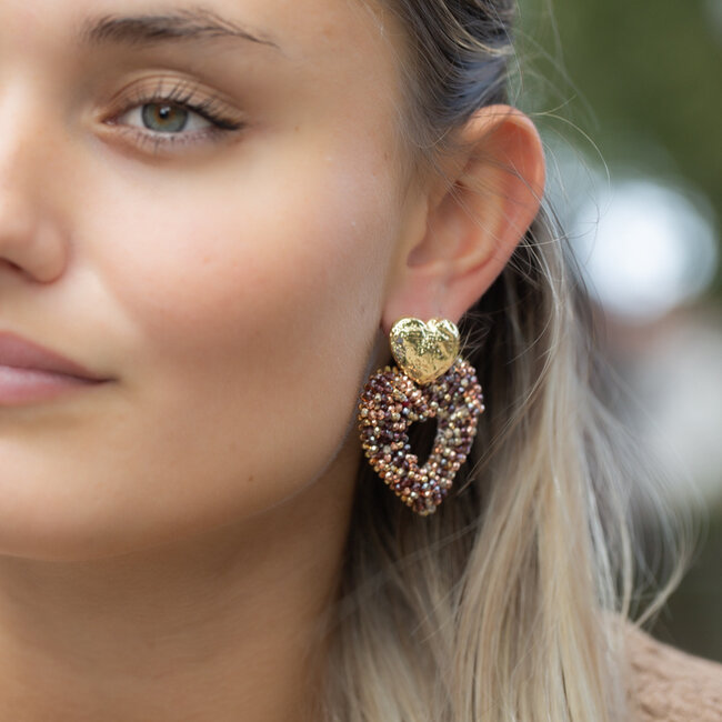Day & Eve by Go Dutch Label Grote shiny kralen hart oorbellen in bruin en goud
