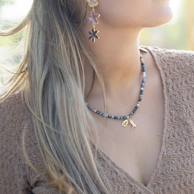 Biba Western ketting met blauwe natuursteentjes en cowboy bedels