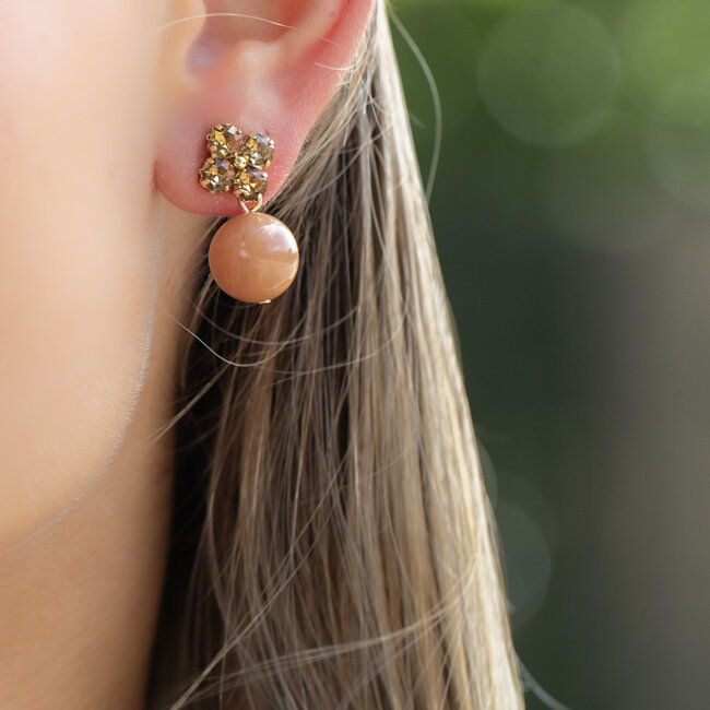 Biba Crystal bloem oorbellen licht caramel nude