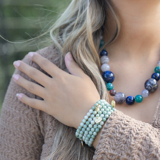 Biba Armband met natuursteen kralen in zachte groentinten.