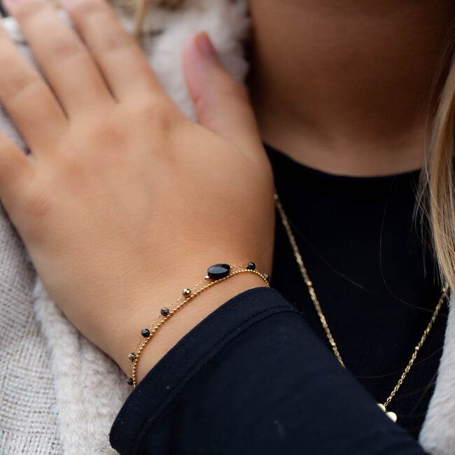 Gouden dubbele bolletjes armband zwarte  steen